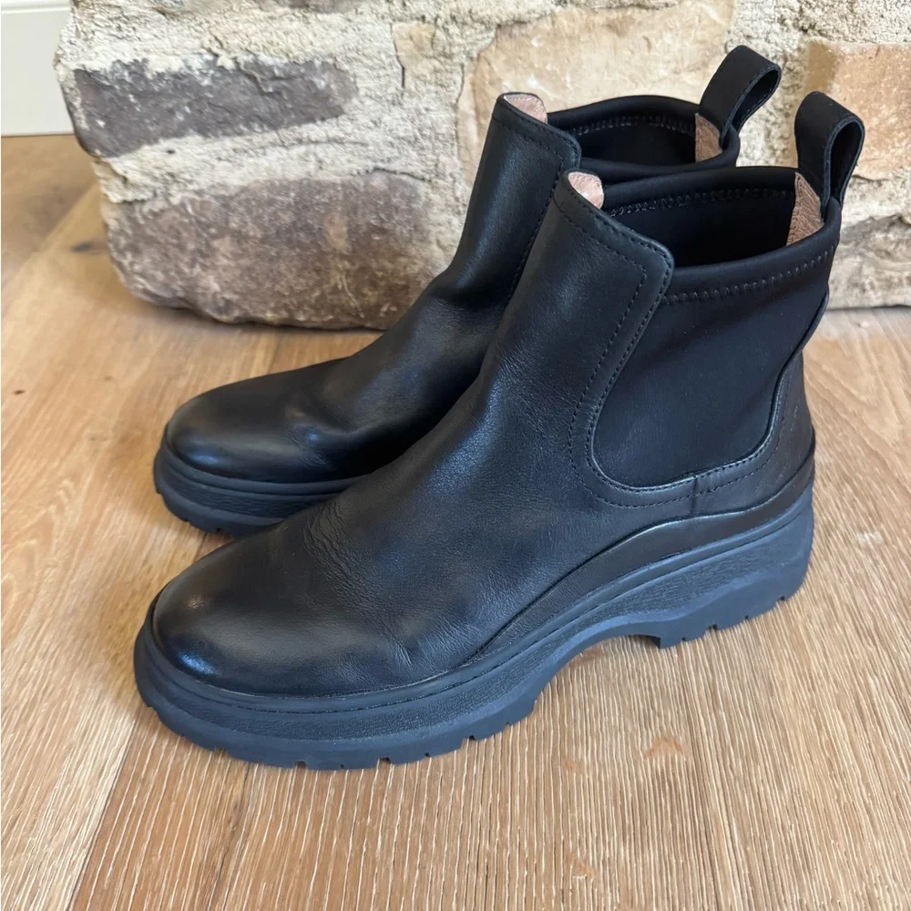 Madewell Dani chelsea lugsole boot black sz 7.5 price firm!